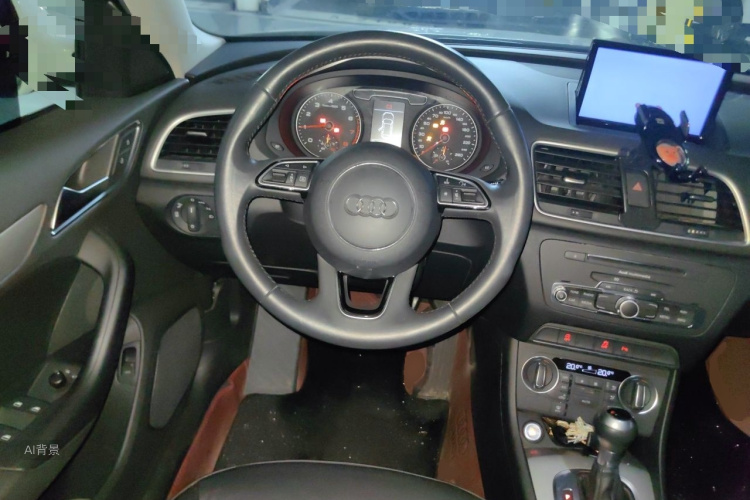 Audi Q3 2018 car image #12