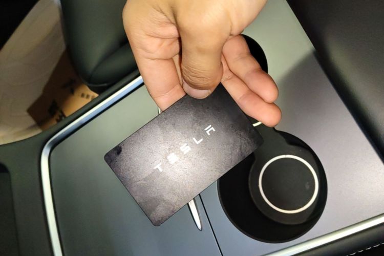 Tesla Model 3 2023 car image #9