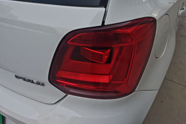 Volkswagen Polo 2016 car image #8