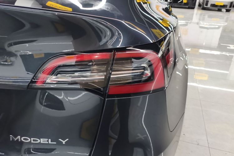 Tesla Model Y 2024 #8 Tesla Model Y 2024 car image #8