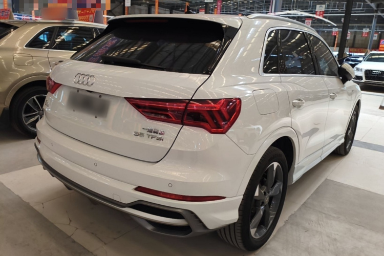 Audi Q3 2019 car image #7