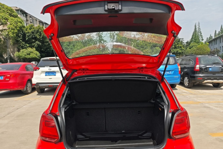 Volkswagen Polo 2014 car image #21