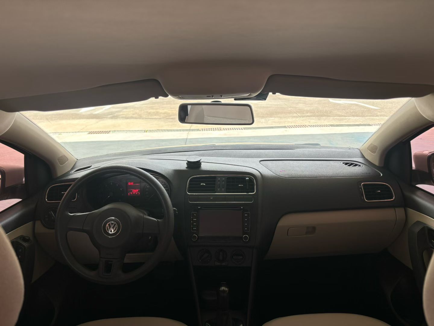 Volkswagen Polo 2014 car image #6