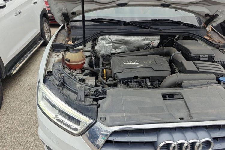 Audi Q3 2017 car image #23