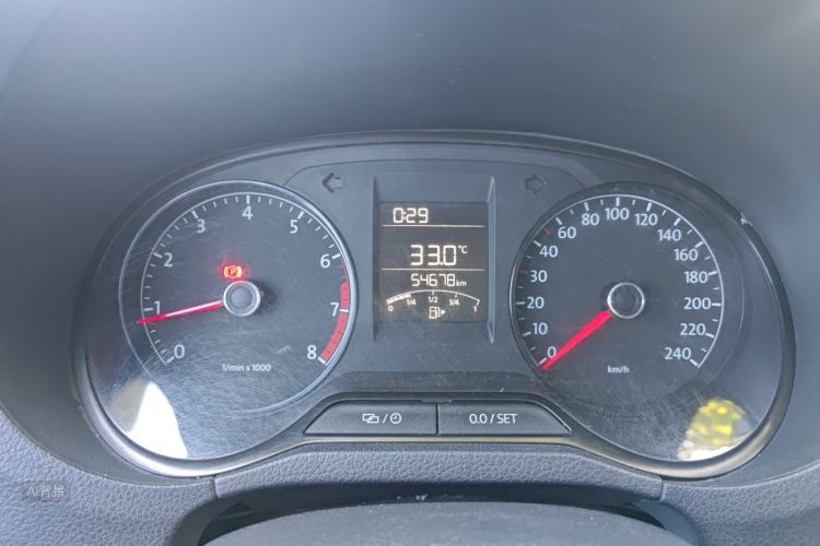 Volkswagen Polo 2015 car image #13