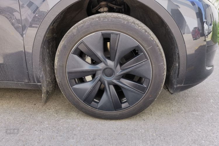 Tesla Model Y 2024 #9 Tesla Model Y 2024 car image #9