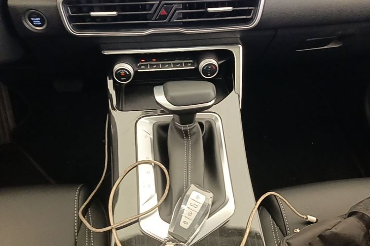 GEELY Coolray 2025 car image #14