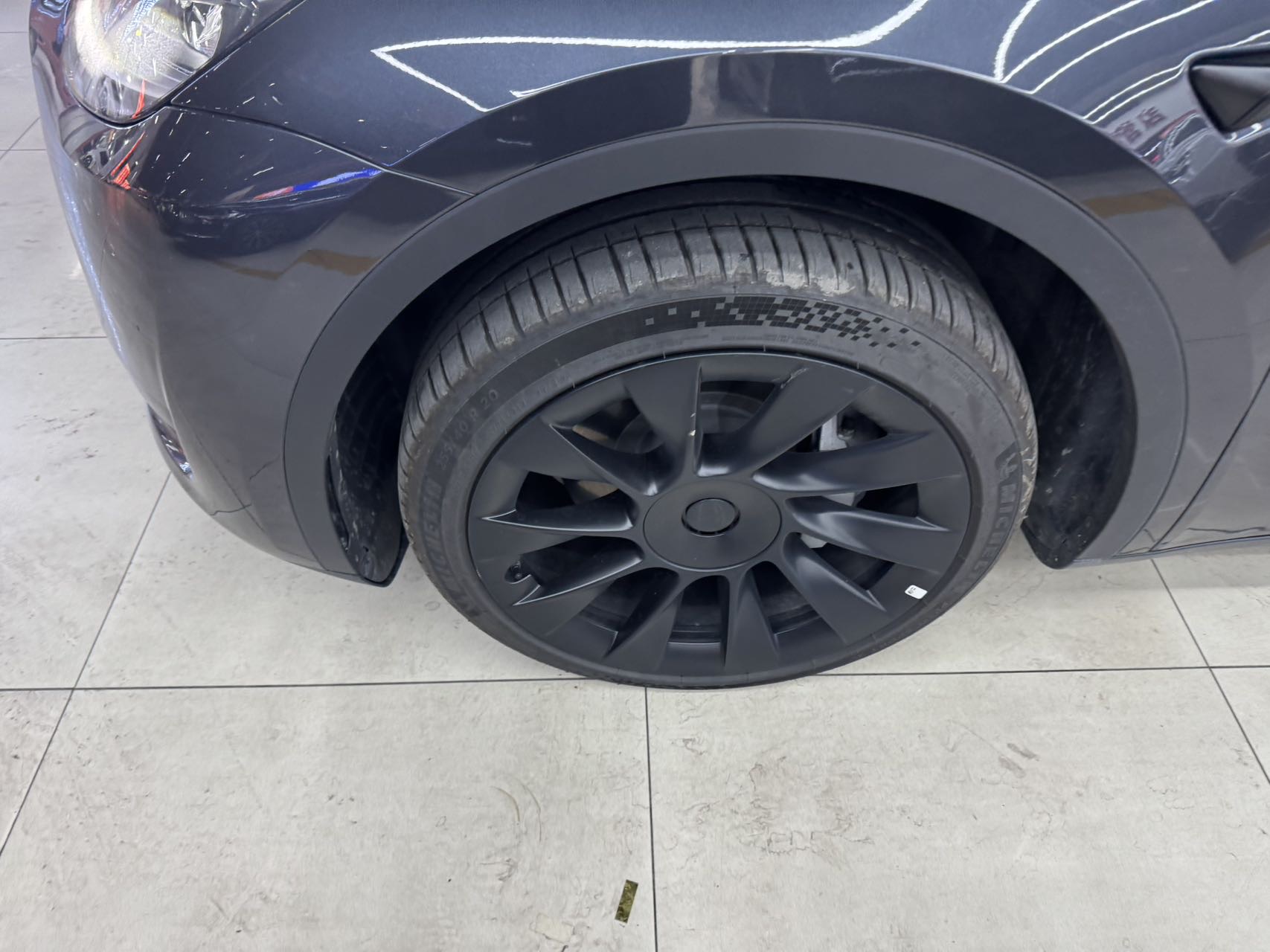 Tesla Model Y 2024 car image #2