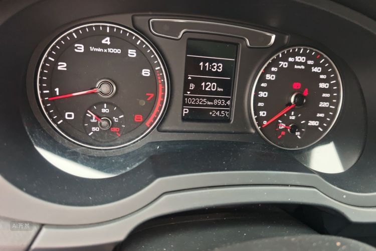 Audi Q3 2017 car image #14