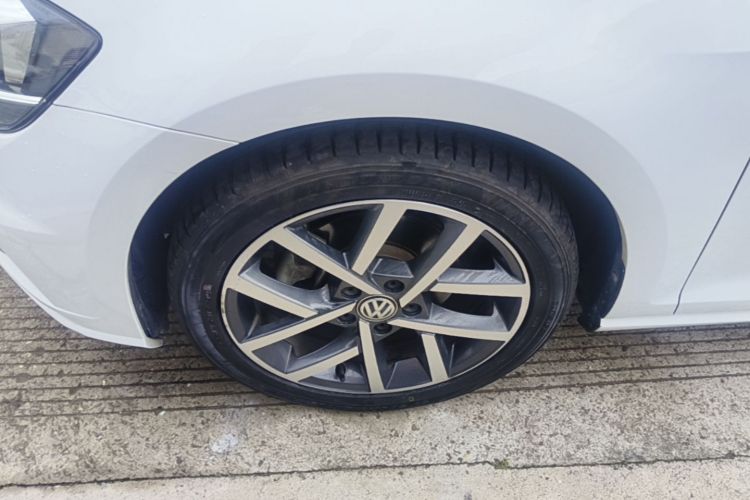 Volkswagen Golf 2020 car image #9