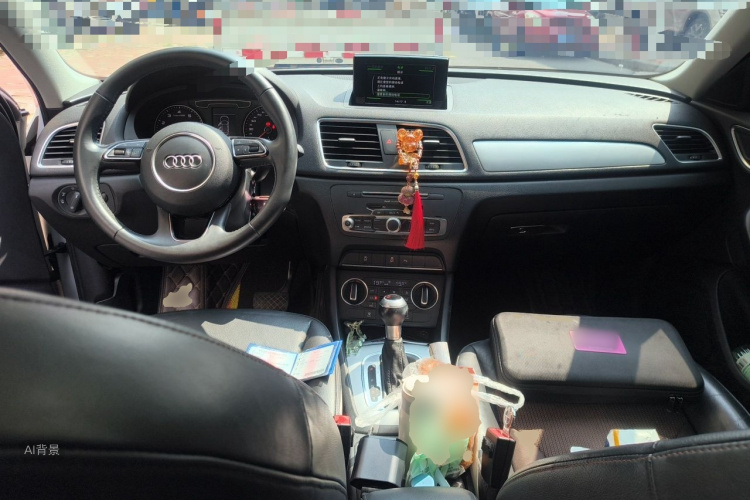 Audi Q3 2018 car image #11