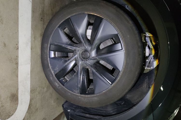 Tesla Model Y 2024 immagine di auto #6