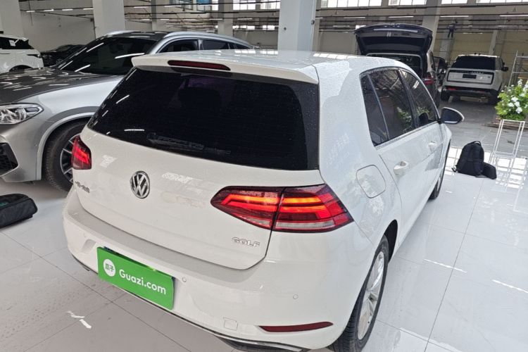 Volkswagen Golf 2018 car image #5
