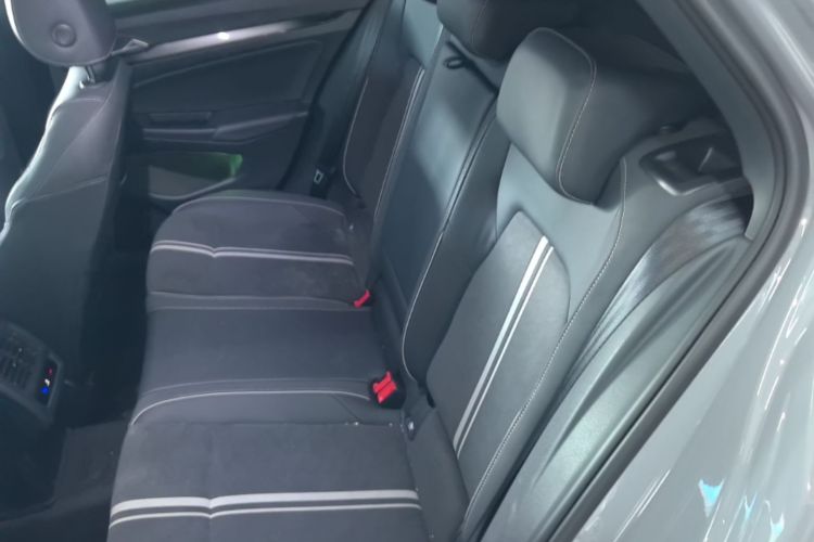 Volkswagen Golf 2022 car image #17