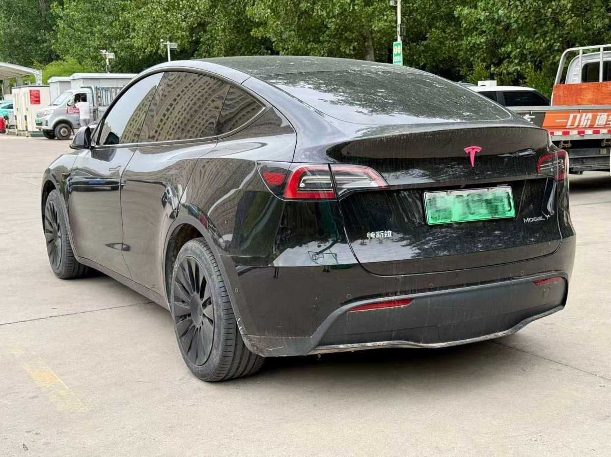 Tesla Model Y 2023 car image #5