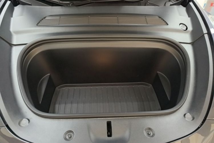 Tesla Model Y 2024 #20 Tesla Model Y 2024 car image #20