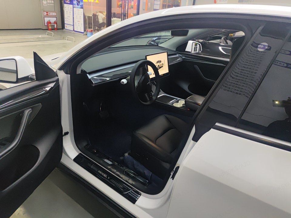 Tesla Model Y 2023 #4 Tesla Model Y 2023 car image #4