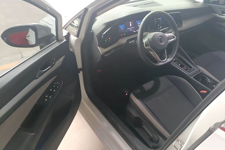 Volkswagen Golf 2021 car image #16