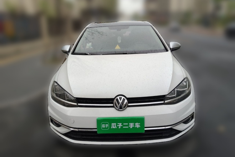 Volkswagen Golf 2018 car image #3