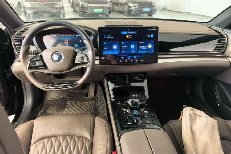 BYD Han 2023 car image #10
