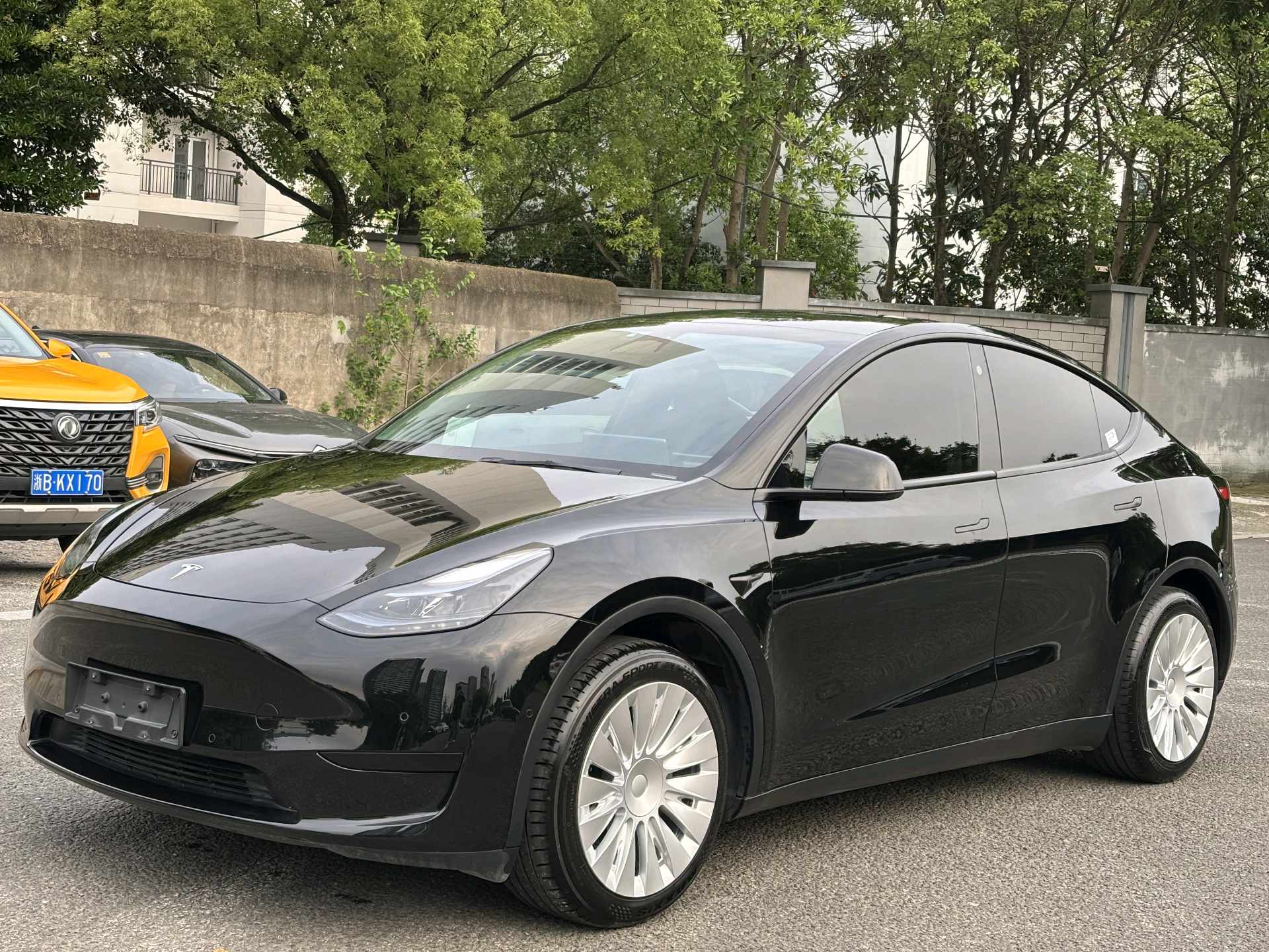 Tesla Model Y 2023 car image 