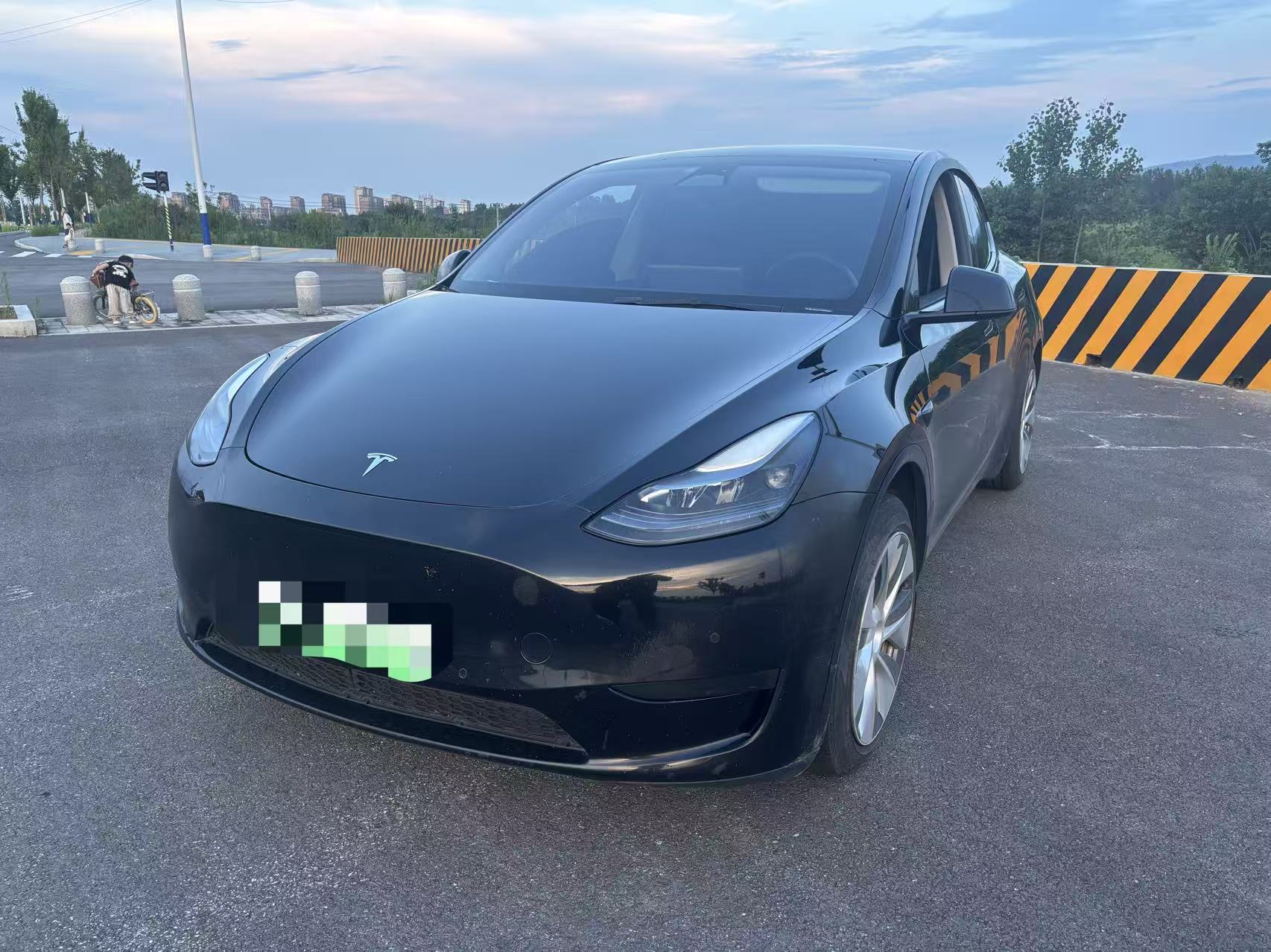 Tesla Model Y 2023 Tesla Model Y 2023 car image
