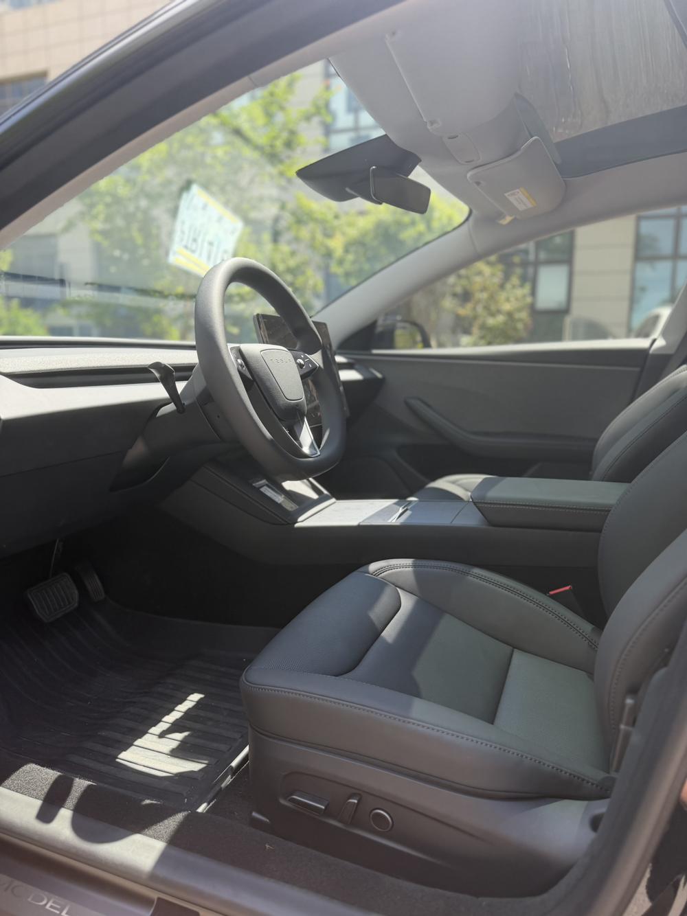 Tesla Model 3 2026 immagine di auto #12