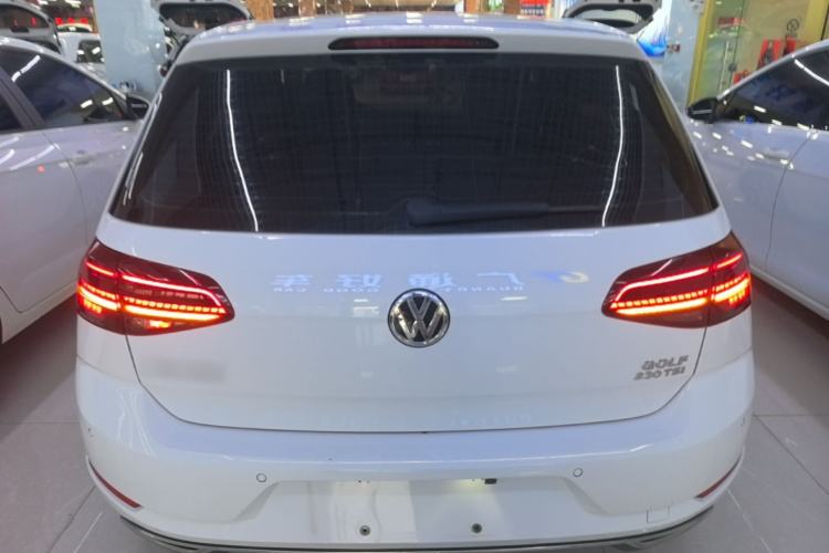 Volkswagen Golf 2018 car image #6
