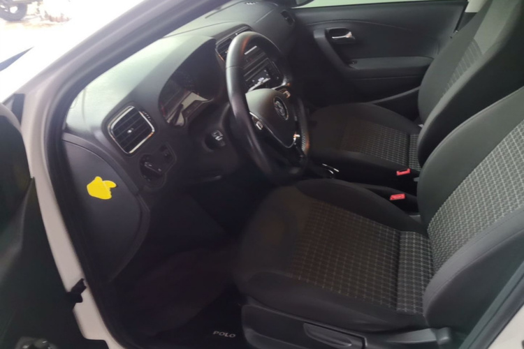 Volkswagen Polo 2016 car image #15