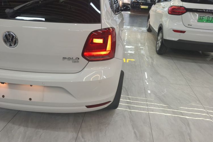 Volkswagen Polo 2017 car image #8