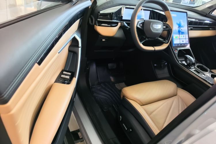 GEELY Boyue L 2022 car image #16