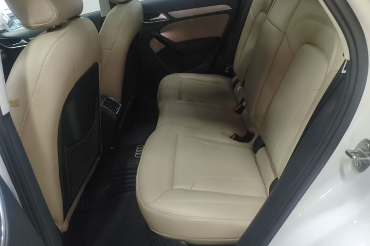 Audi Q3 2016 car image #17