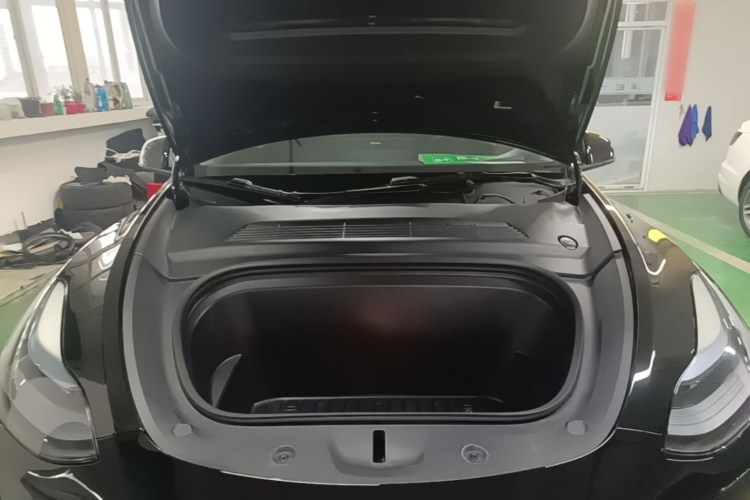 Tesla Model Y 2022 immagine di auto #20