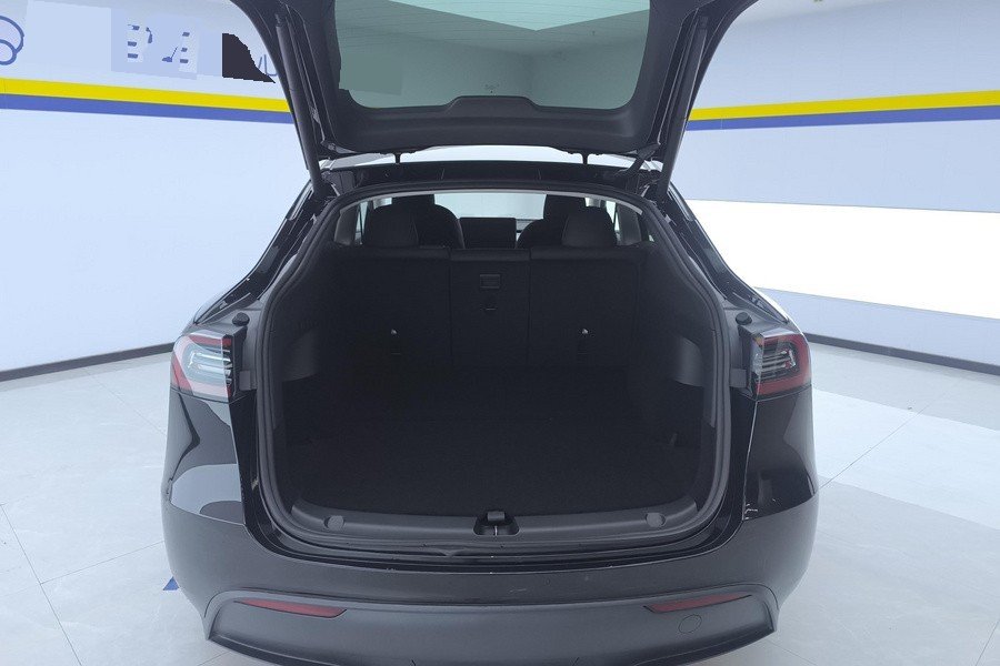 Tesla Model Y 2024 #10 Tesla Model Y 2024 car image #10
