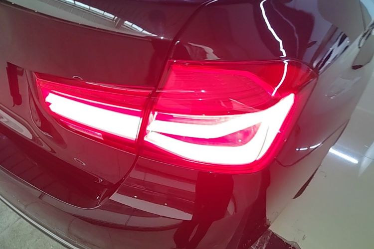 BMW 3 Series 2018 car image #8