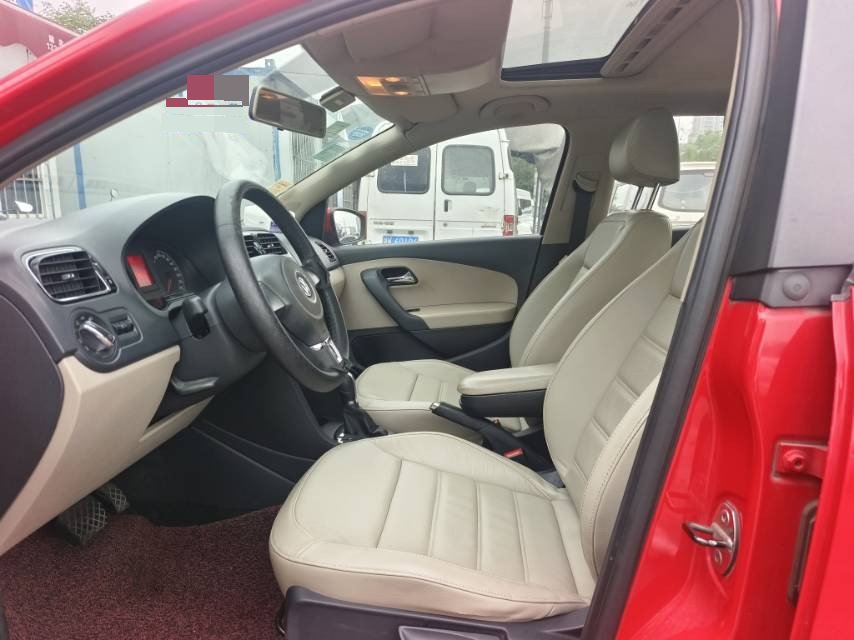 Volkswagen Polo 2014 car image #4