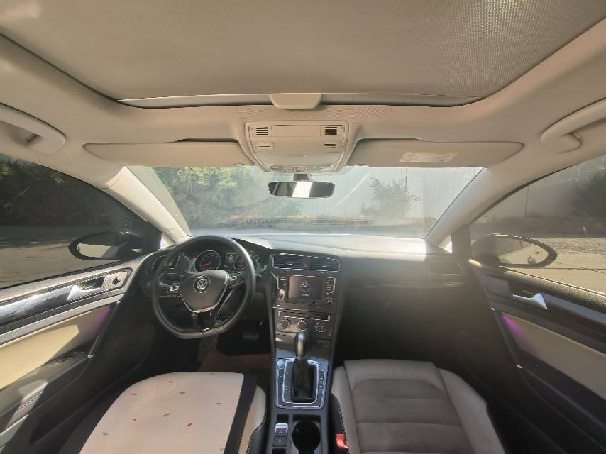 Volkswagen Golf 2018 car image #6