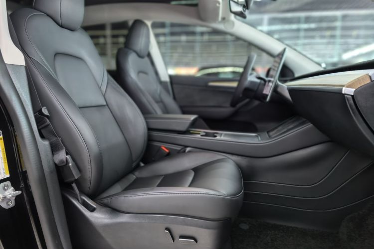 Tesla Model Y 2023 car image #26