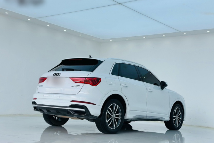 Audi Q3 2022 car image #6