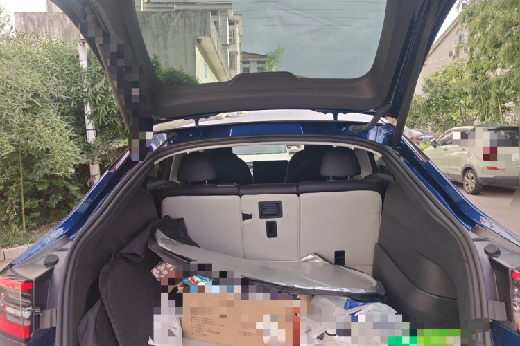 Tesla Model Y 2023 car image #21