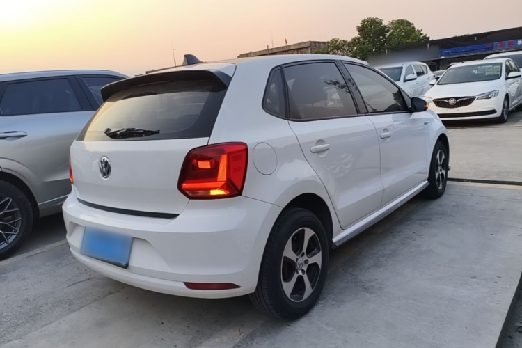 Volkswagen Polo 2016 car image #7