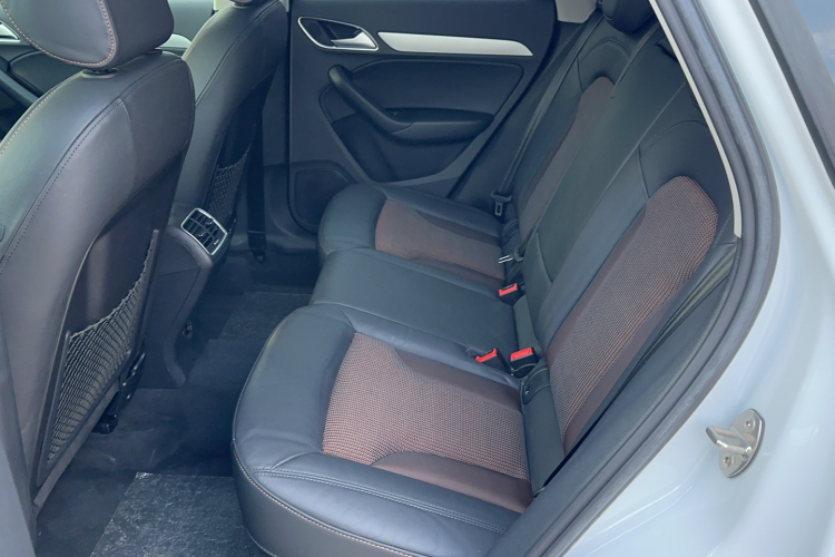 Audi Q3 2018 car image #10
