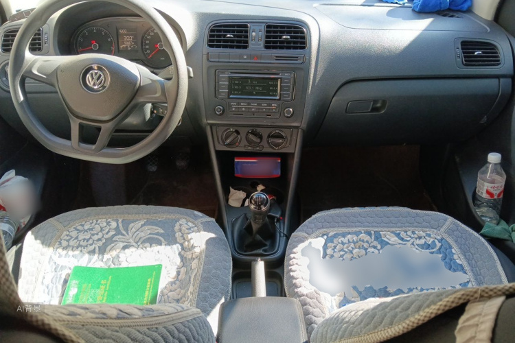 Volkswagen Polo 2015 car image #11