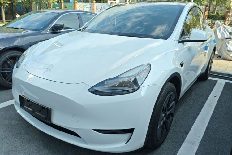 Tesla Model Y 2024 #2 Tesla Model Y 2024 car image #2