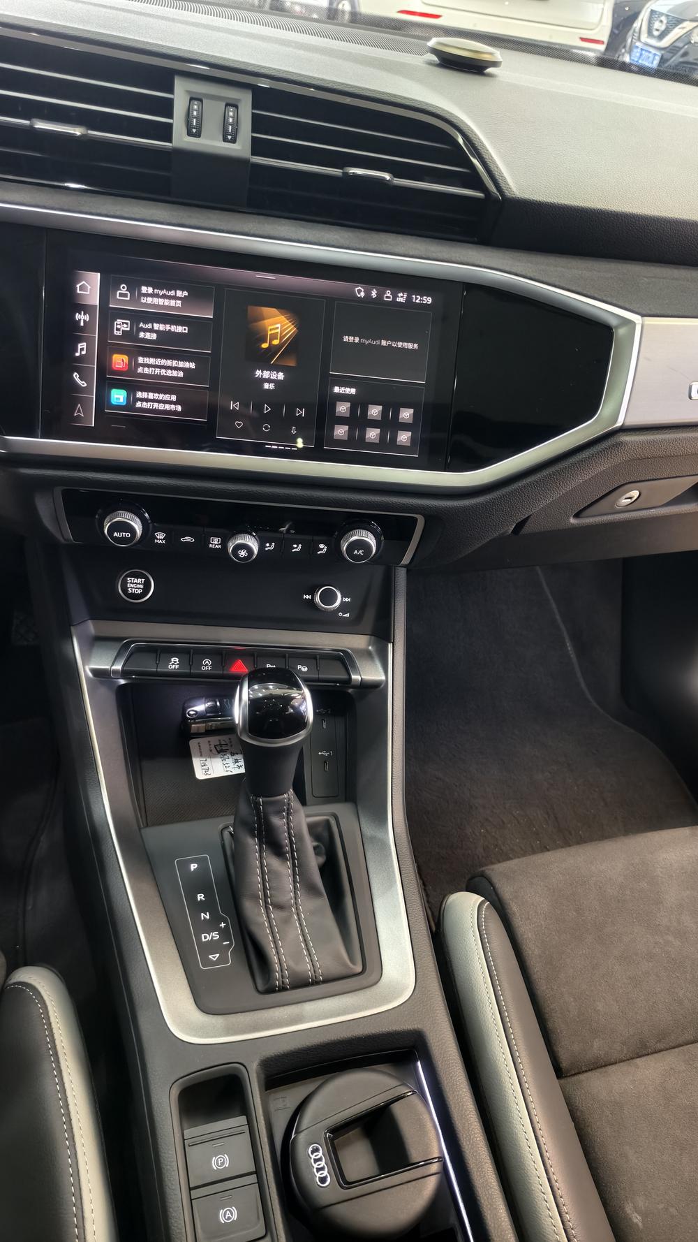 Audi Q3 2022 car image #18