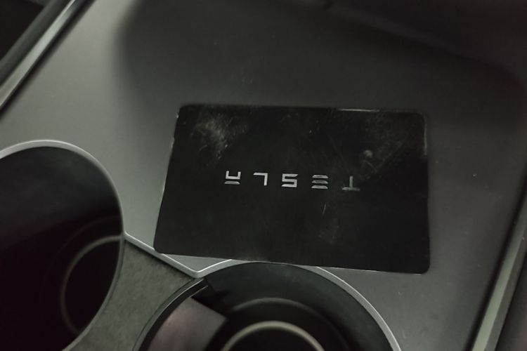 Tesla Model Y 2022 car image #9