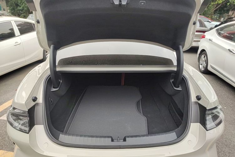 MI SU7 2024 immagine di auto #22