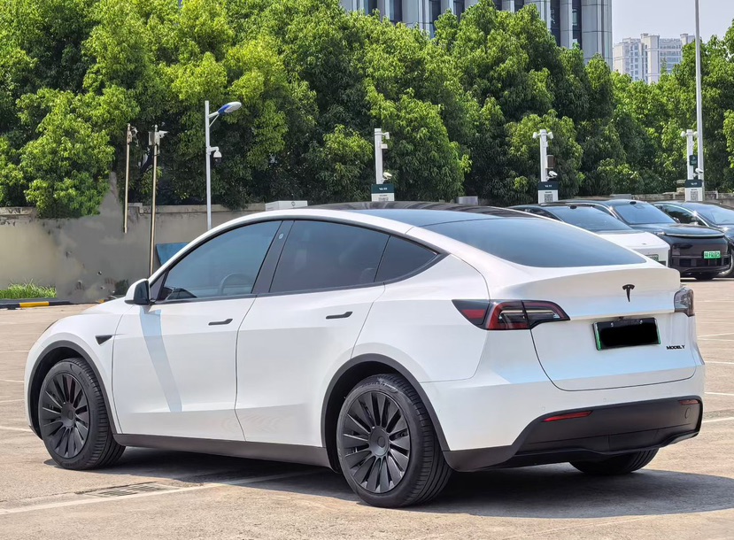 Tesla Model Y 2022 #4 Tesla Model Y 2022 car image #4