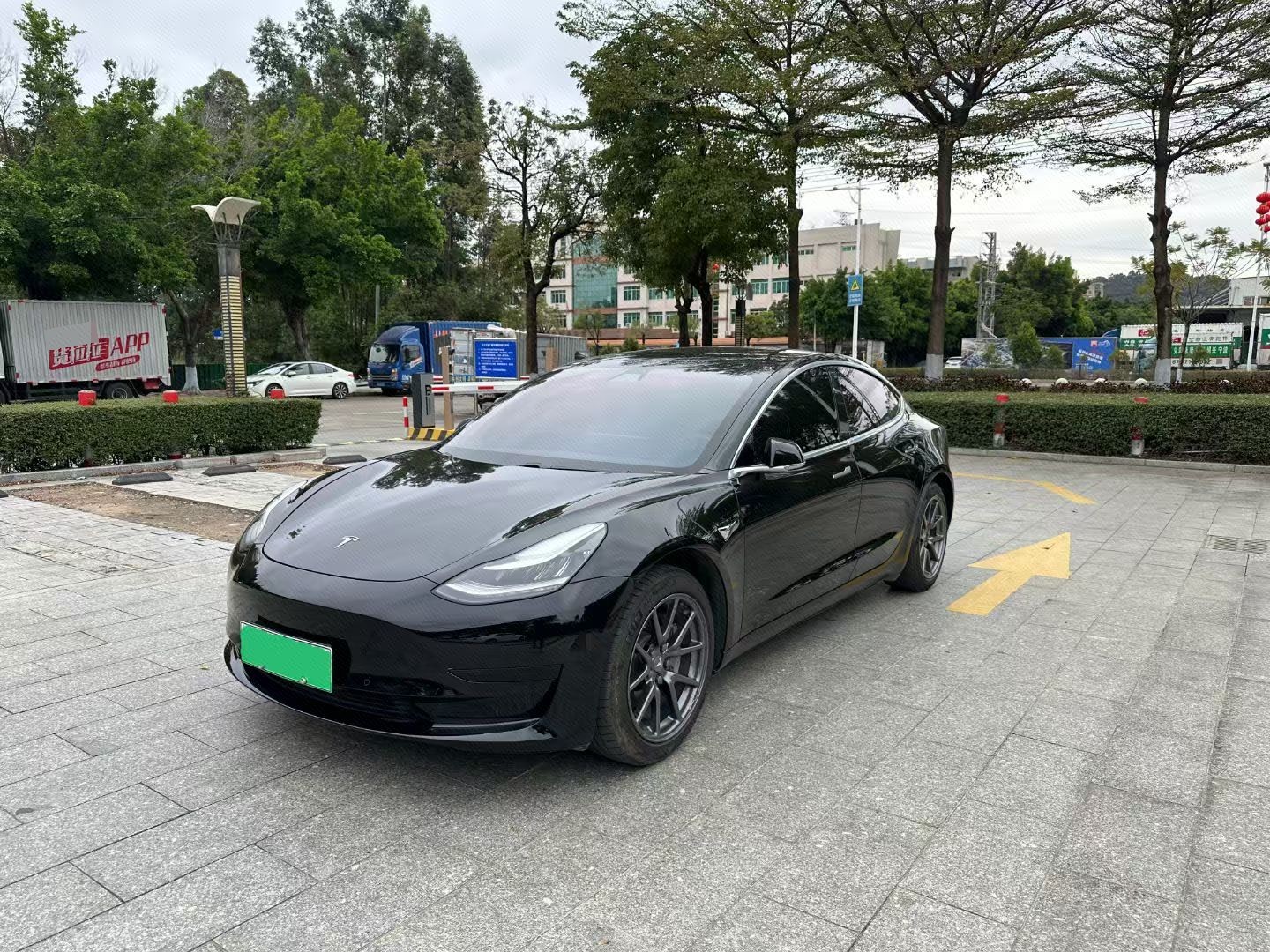 Tesla Model 3 2020 car image 