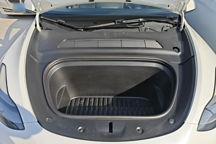 Tesla Model Y 2021 #20 Tesla Model Y 2021 car image #20